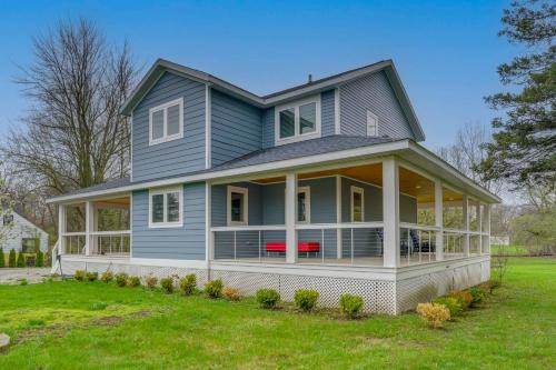 Auburn Hills House | < 1 Mi to Oakland University: Cozy Retreat w/Yard