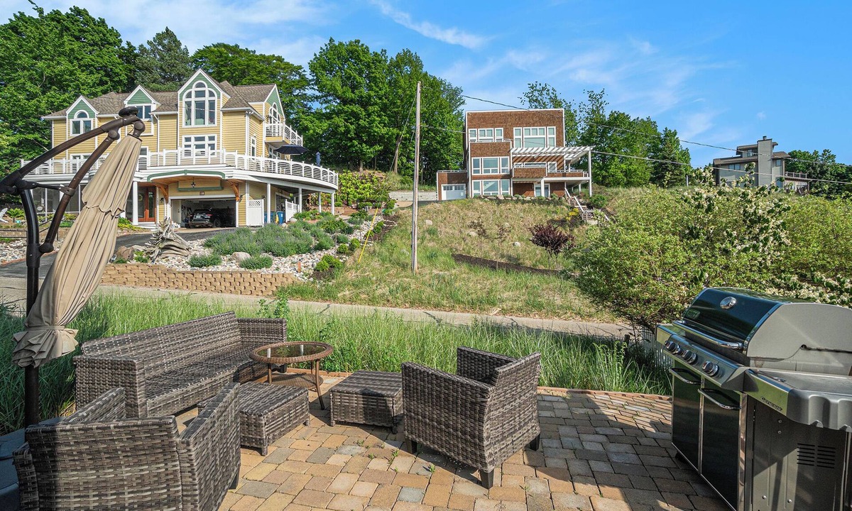 Grand Haven Cottage | 🌊 10-Min Walk to Grand Haven Beach | 4BR Sleeps 10 ➠ 150