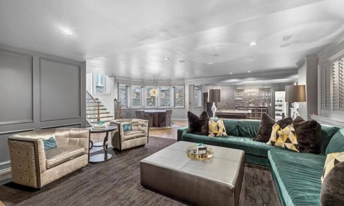 Leawood House | 10K SF KC Estate | Sport Court, Pool & Group Stay