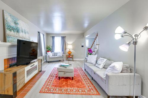 North Rosedale Park House | 15 Mi to Dtwn Detroit: Cozy Family Home w/Yard!