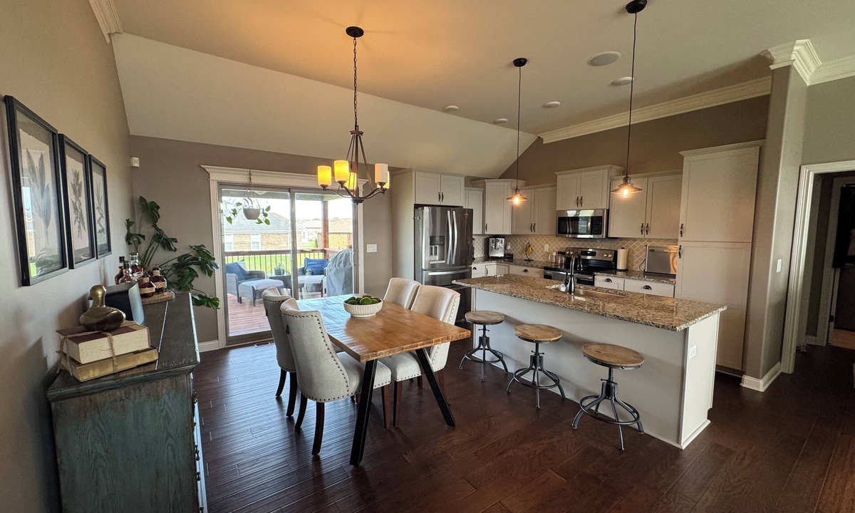 Speed House | 15 Mi to Louisville: Game Room + EV Charger