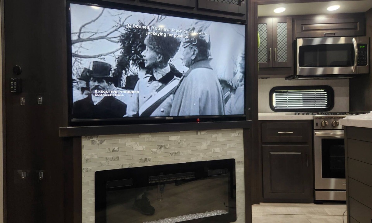 Isle House | 2-bedroom/2-bath recreational vehicle with AC in Isle,MN on Mille Lacs Lake.