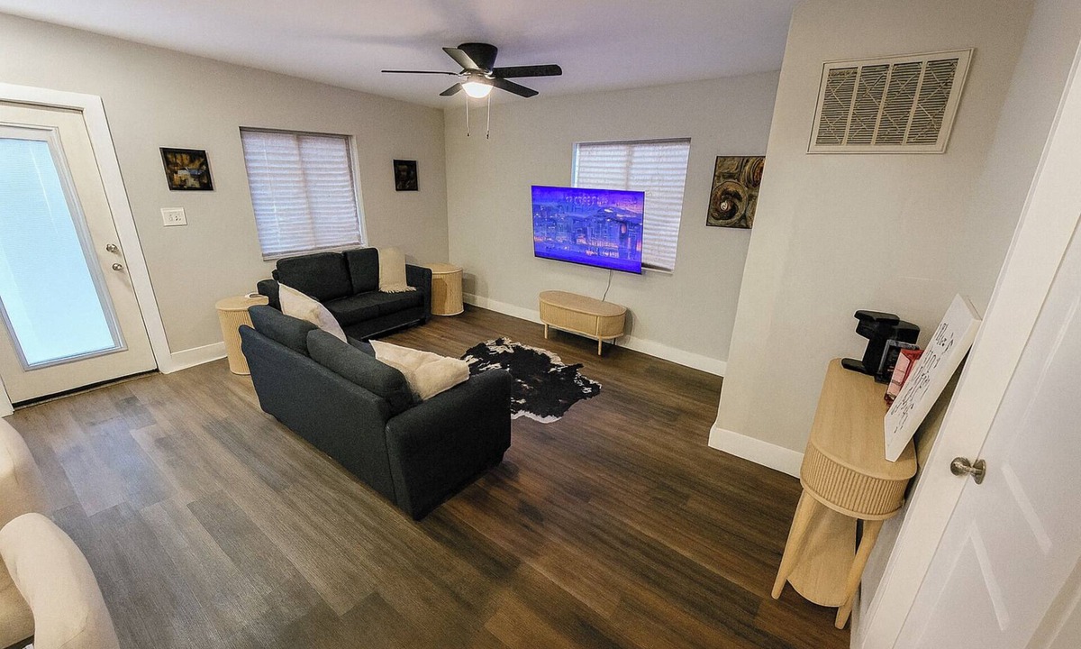 Clayton-Tamm House | 2 bedroom 5 bed in the heart of Dog Town