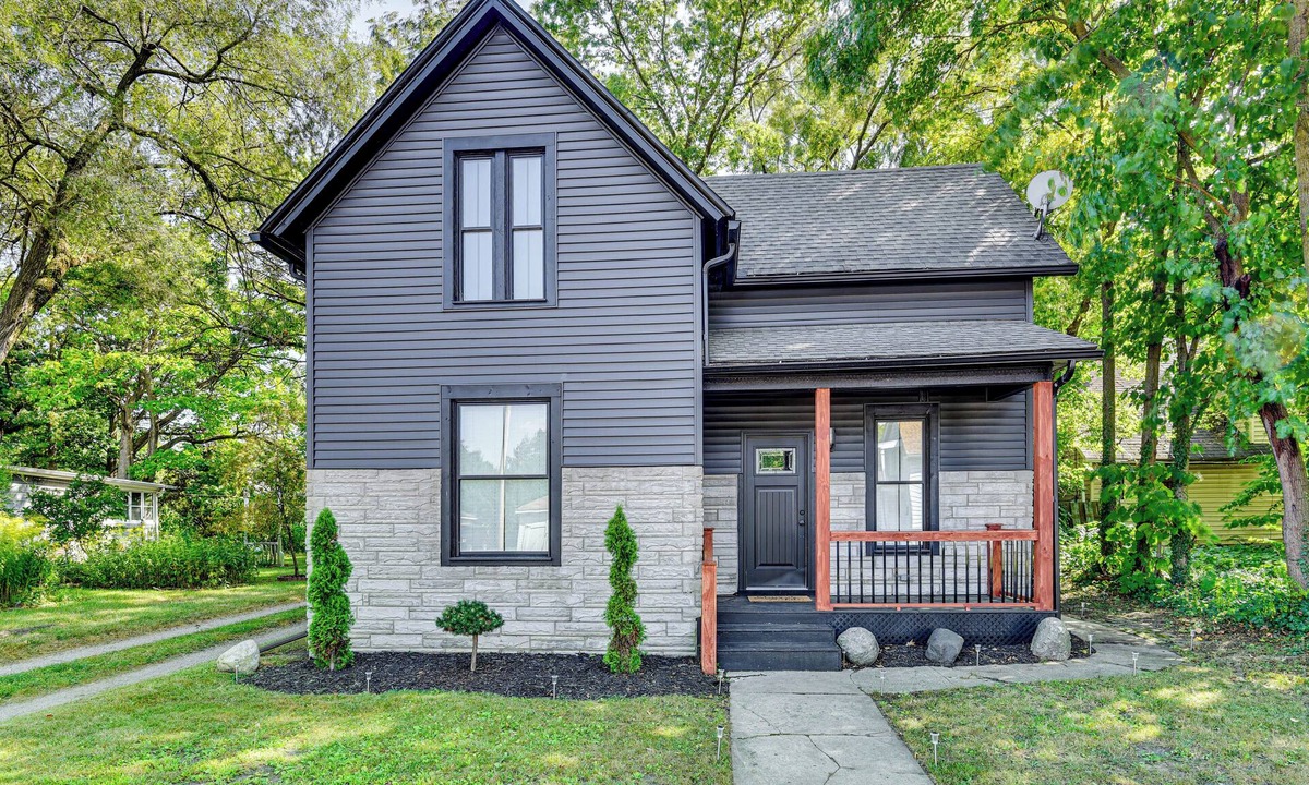 Near Northwest House | 2 MI to Notre Dame: Dog-Friendly Home w/yard!
