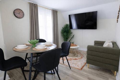 Milwaukee House | 2 Stylish Units +Game Room Near Airport & Downtown