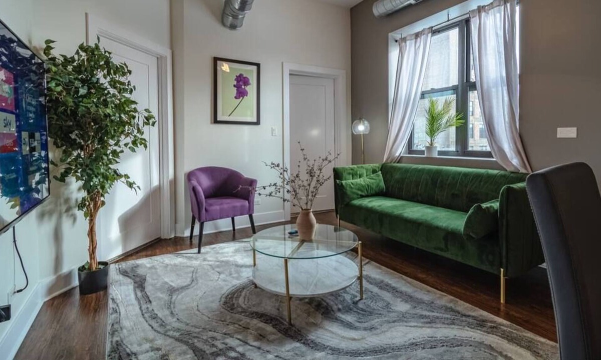 Near South Side Apartment | 2001 - 3B (July) · Near McCormick Pl 420 friendly 3BR w opt Parking
