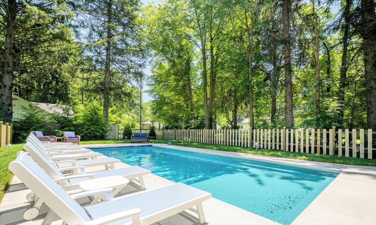 Harbert Cottage | (2027 OPEN!) Private Heated Pool and Hot Tub!