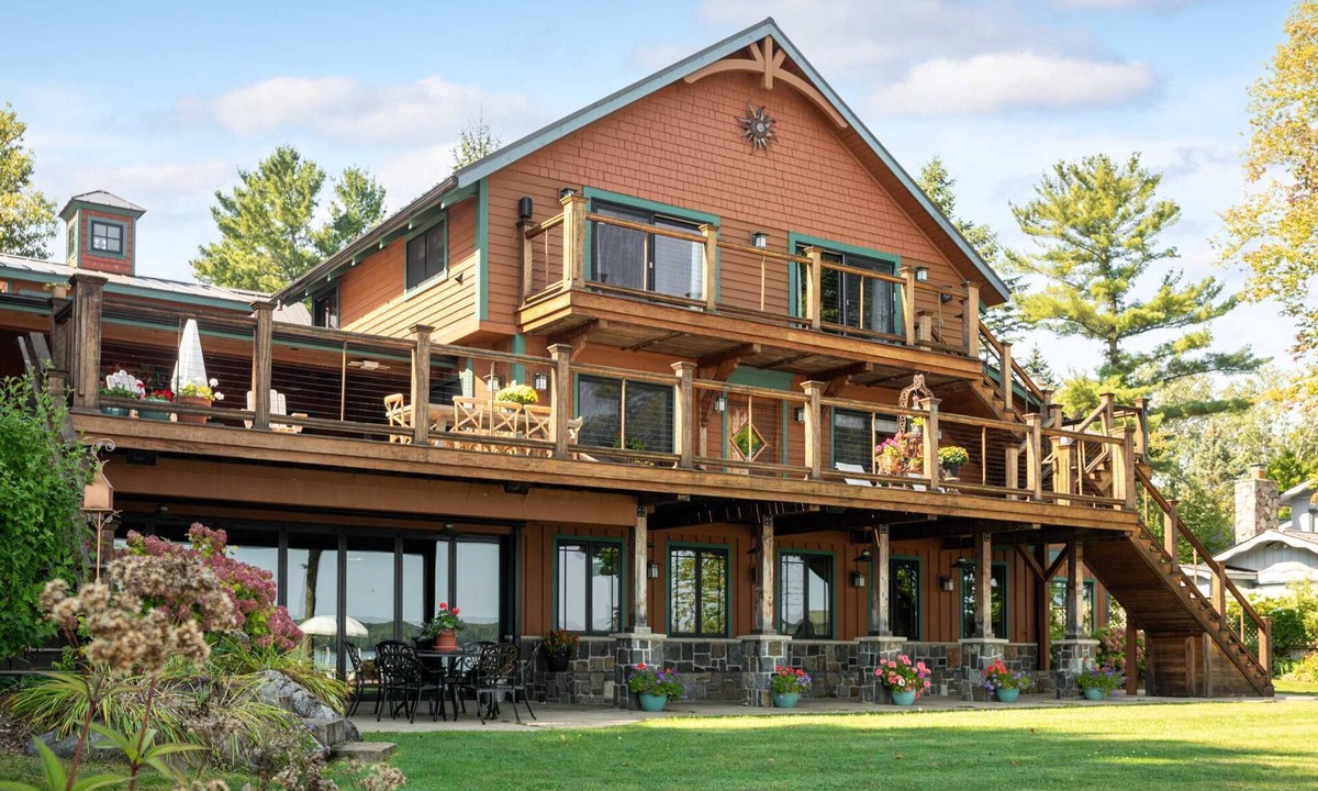 Kewadin House | 25 Mins to the Horse Show! Amazing 10k sqft Home on Torch Lake
