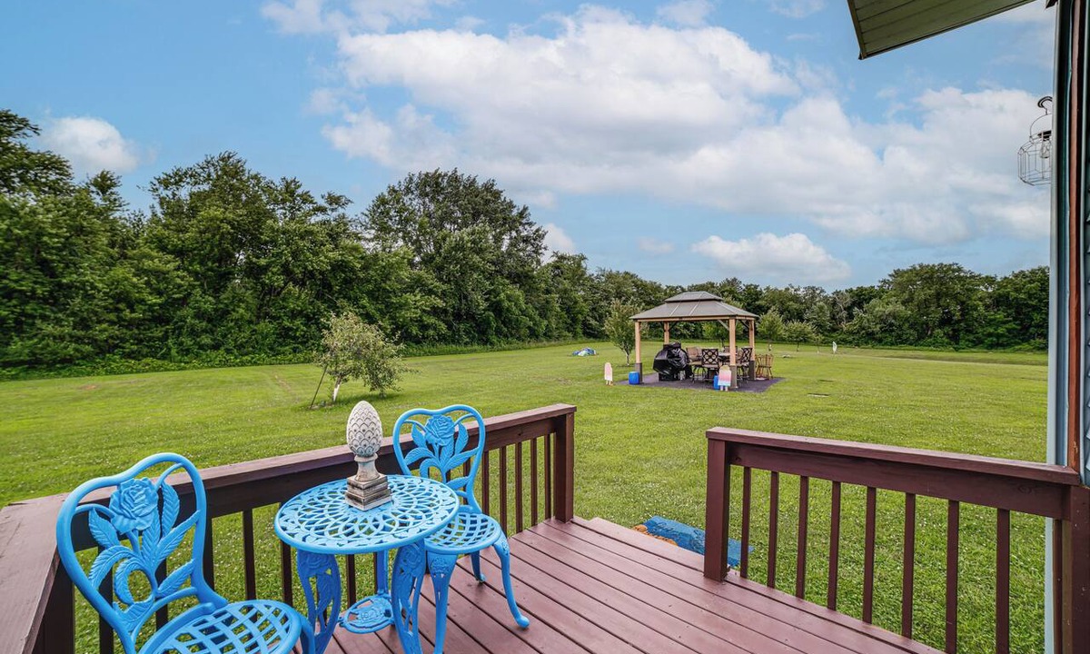 Green Acres House | 2BR Unit Near Indiana Dunes: 1 Hr to Chicago!