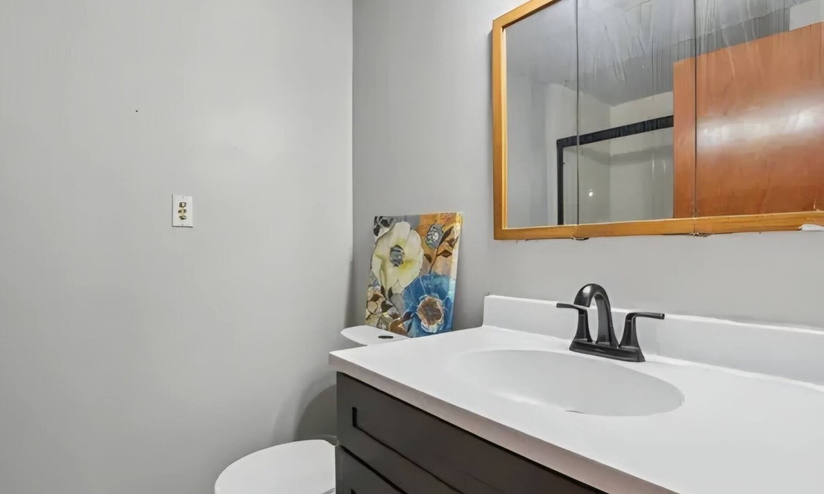 Matteson House | 3-bedroom house in lovely Matteson with cool AC breeze