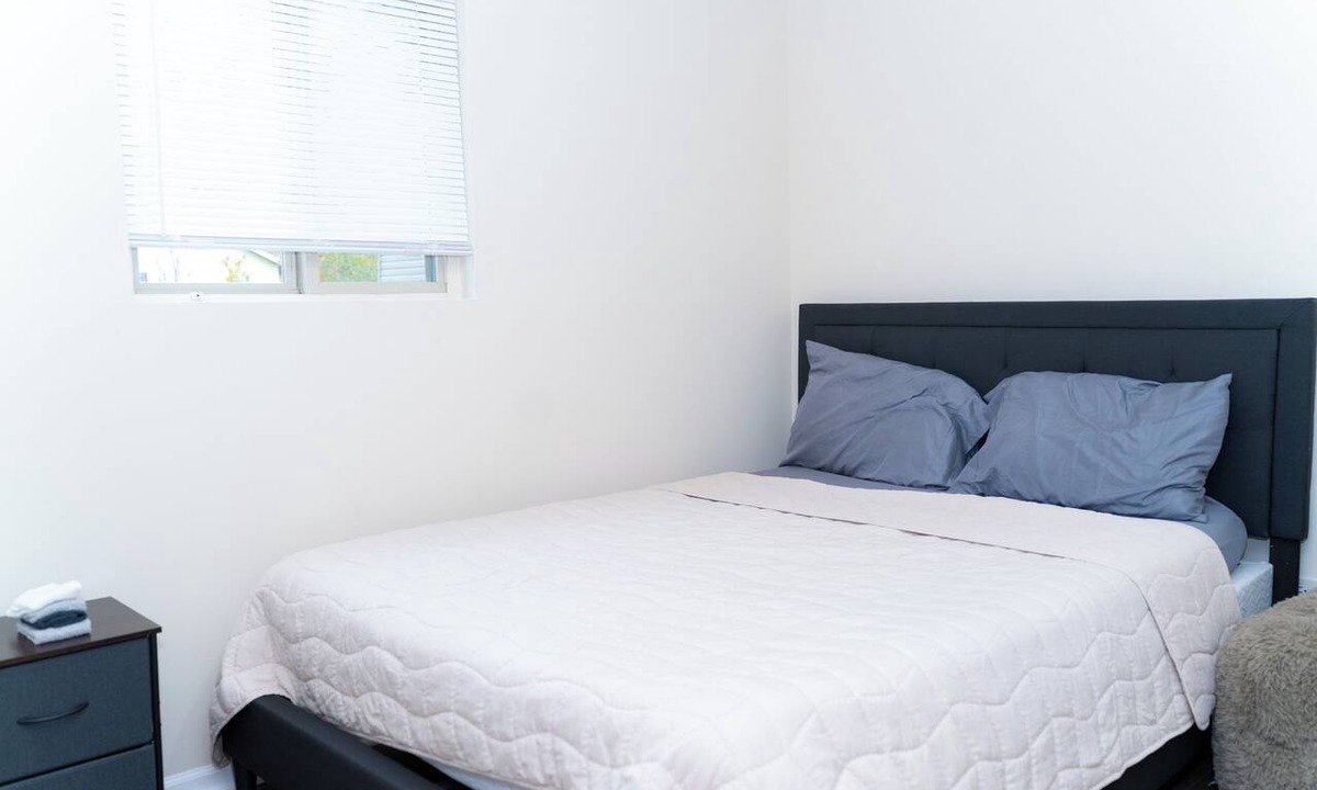 Carpentersville House | 3-bedroom house in adorable Carpentersville with cool AC
