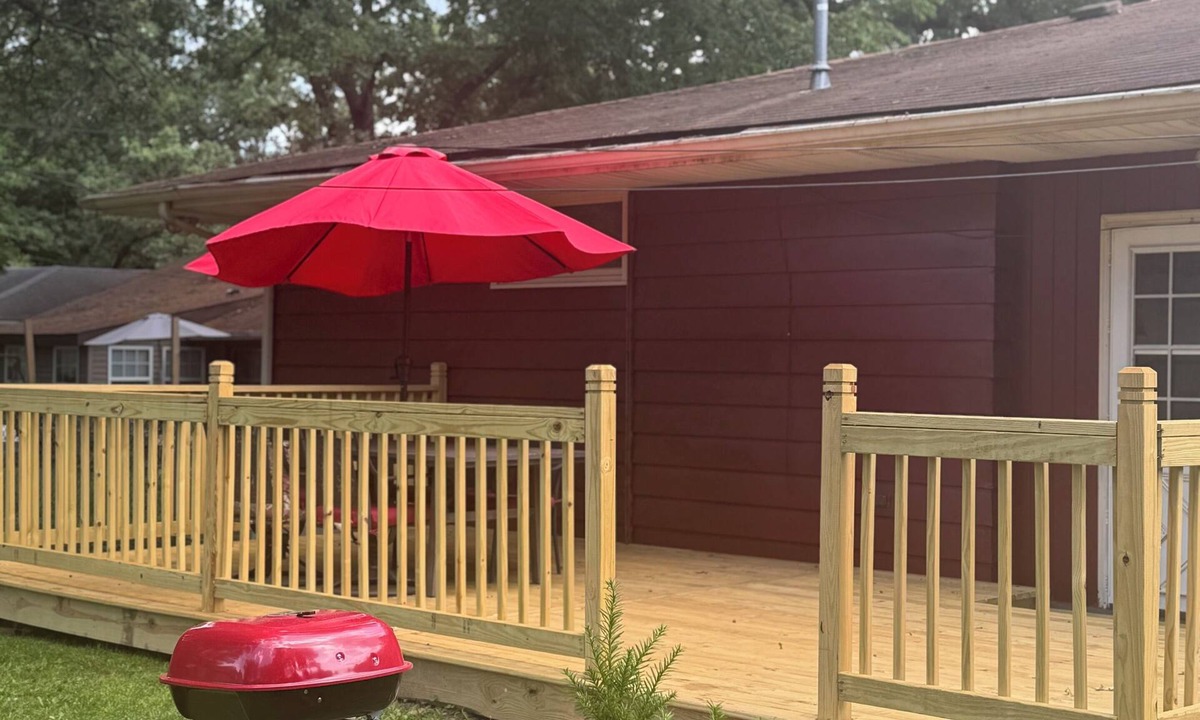 Merrillville House | 3 Bedroom Merrillville Escape, quiet, rural w/shopping centers, spacious