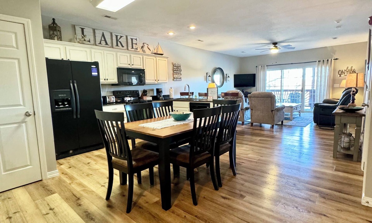 Hollister Condo | 3 BR, 2 Bath Condo at Vickery Resort & Table Rock Lake with Dock Access