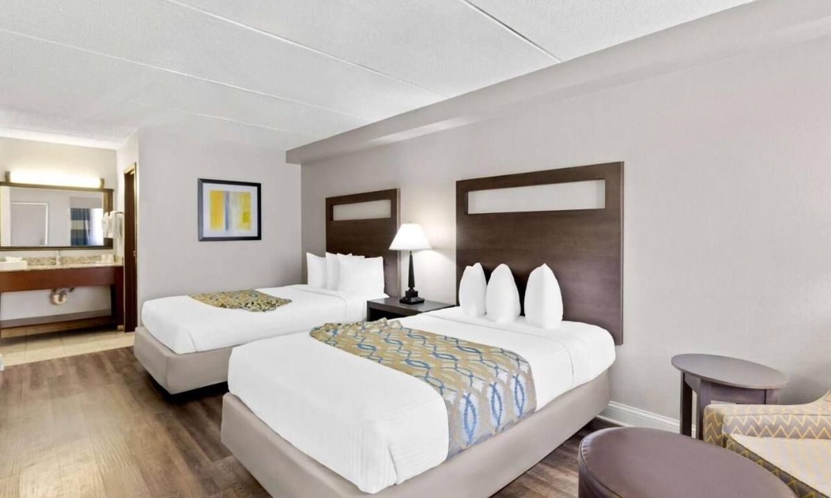 Naperville Hotel | 3 Comfy Units with Easy Access to City, Shops & Restaurants - Free Breakfast!