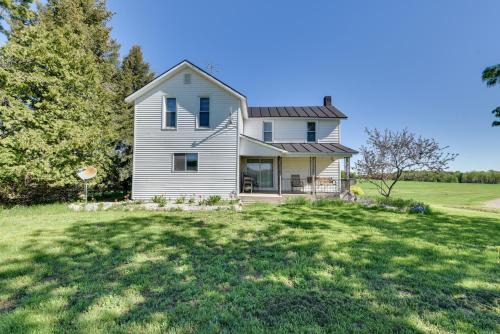 Central Lake House | 3 Miles to Torch Lake! Farmhouse w/Vineyard View