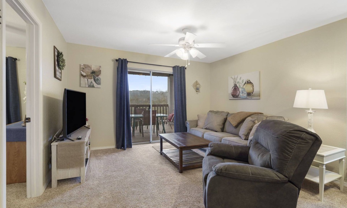 Indian Point Condo | 3 Min to SDC. Walkin 2BR,2 Bath. condo, beautiful view of TRL and the Ozark Mtns
