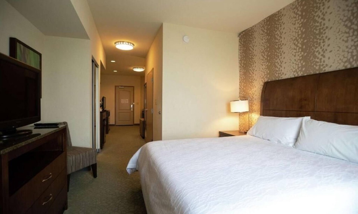 Covington Hotel | 3 Suite Rooms Near Attractions for Adventure Seekers - with Swimming Pool!