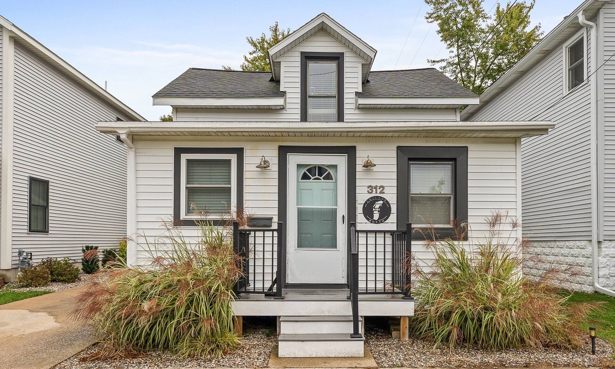 Grand Haven House | 312 Chicago North | Stylish Downtown Grand Haven Retreat
