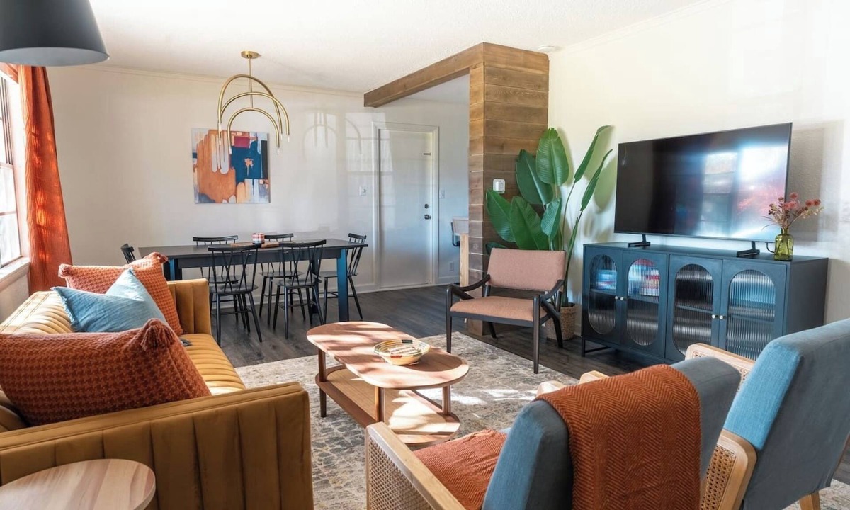 Prairie Village House | 3BR 30-Day Stay Family + Pet Friendly Near Park + Hospitals