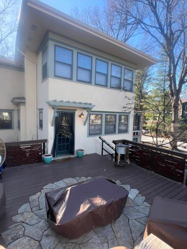 Kansas City House | 456 Fun in BKS