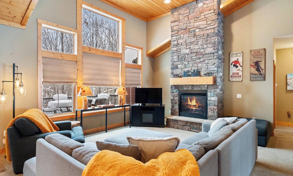 Boyne Falls House | 4th of July Here! Boyne Thunder Here! Six bedrooms, sleeps 17