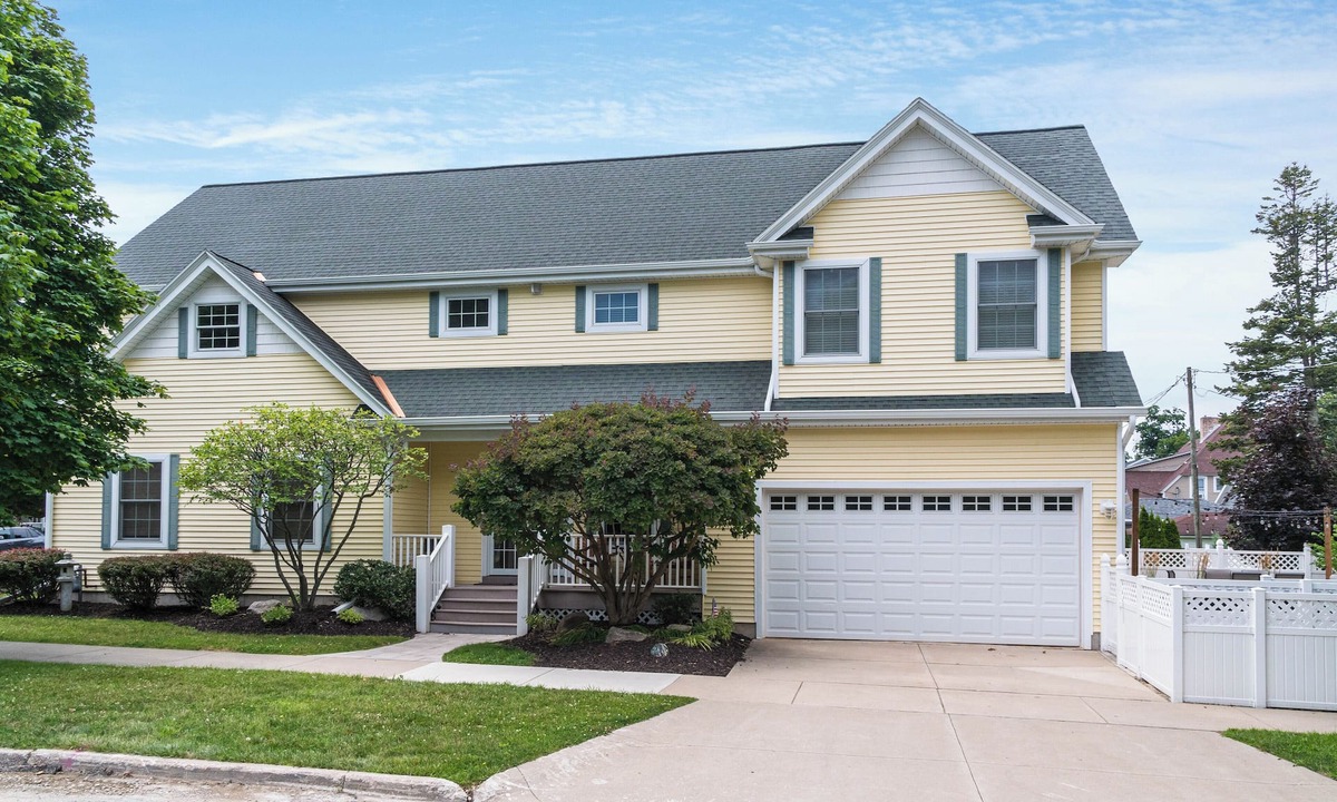 South Haven House | 5 Bedroom Coastal Beach House - 2 Blocks to South Beach!