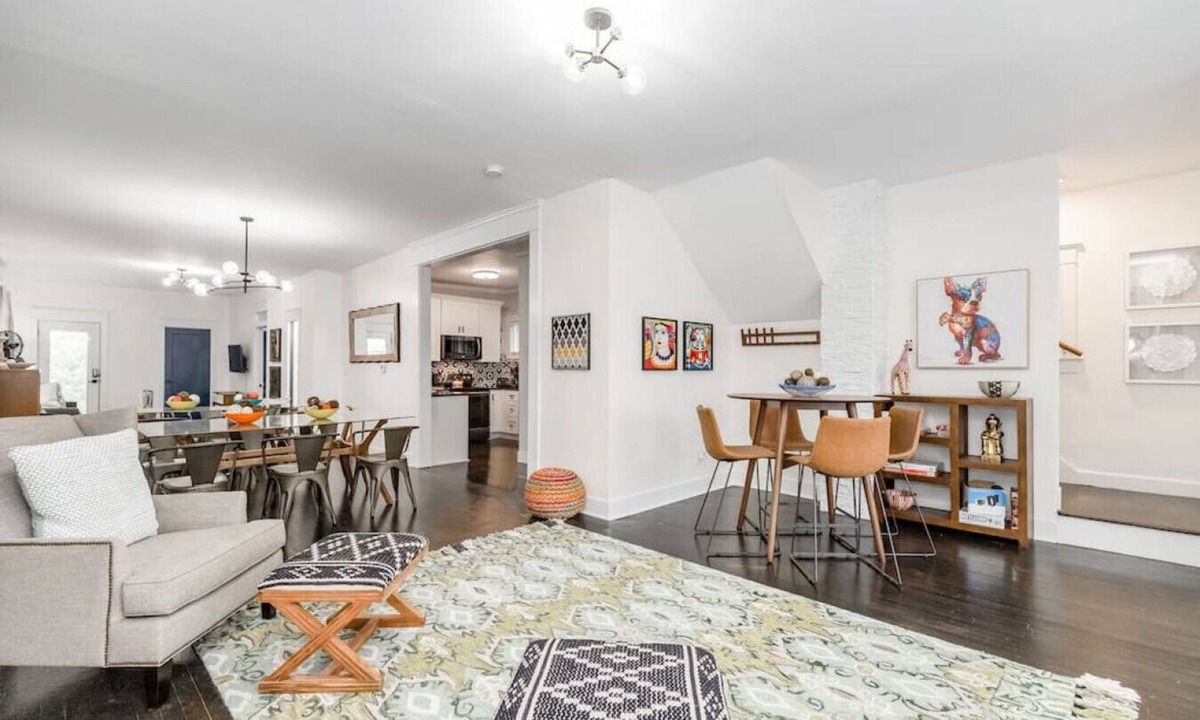 South Hyde Park House | 5 Bedroom Group Stay | Private Bath Every Room