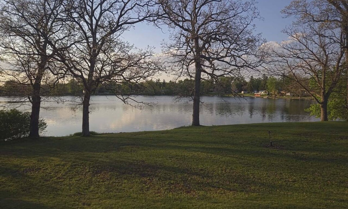 Mosherville House | 5 Oaks, A cozy private retreat on the lake