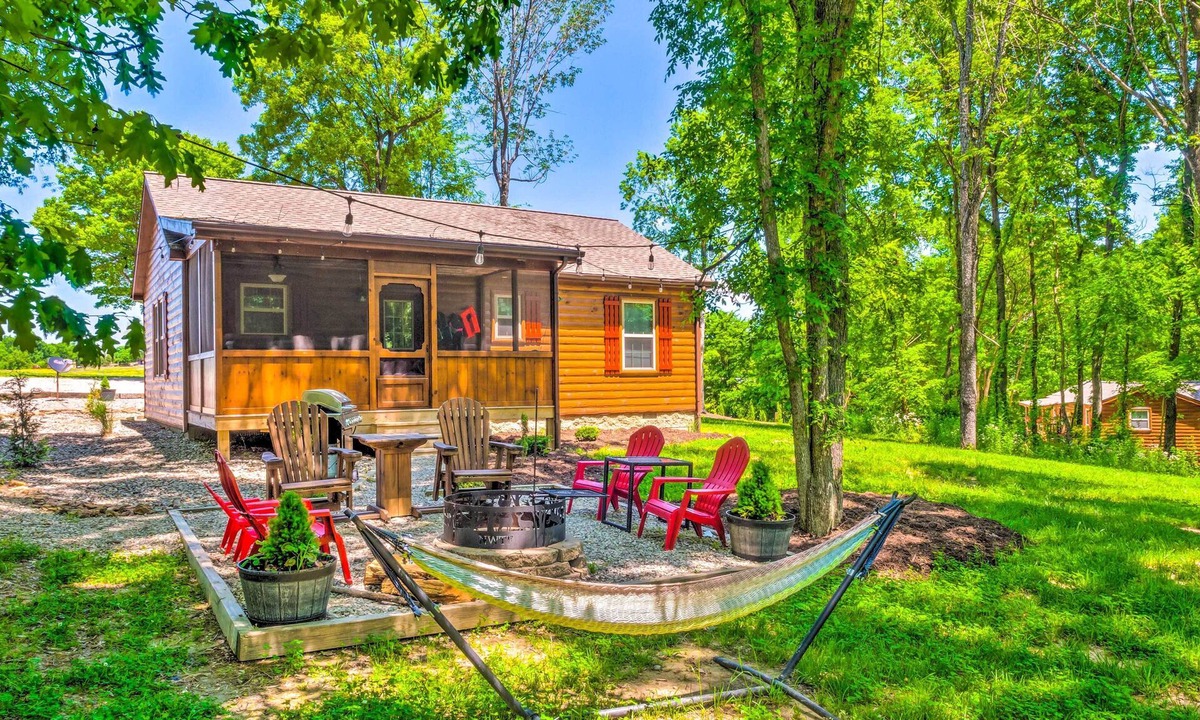 Lindseyville Cabin | 50-Acre Farm w/Fishing Pond! Cabin in Brownsville
