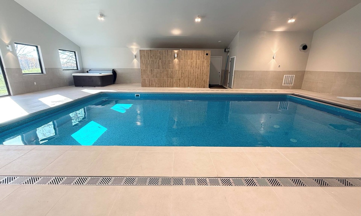 Hager City House | 6 Bedroom, 6.5 bathroom with Indoor Pool, Hot Tub & Sauna