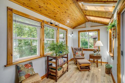 Pickett House | 7 Mi to Eldorado Marsh: Family Home w/Pool