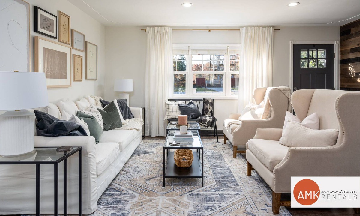 Norton Shores House | 720 Lakehouse Summary