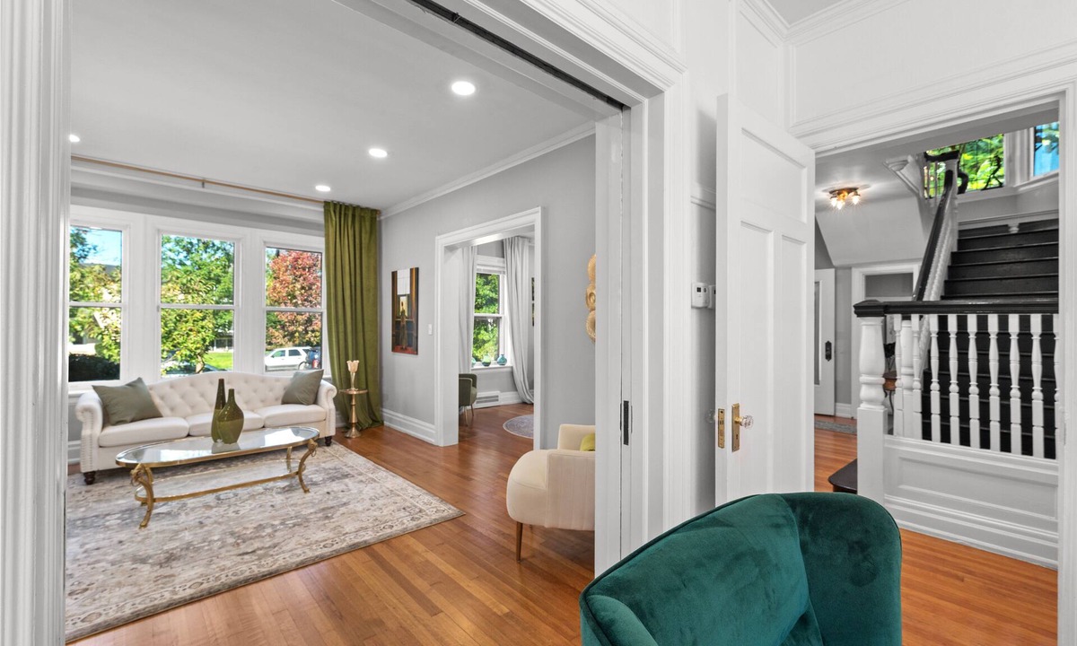 Detroit House | A charming 5 bedroom home located in the historic district of downtown Detroit