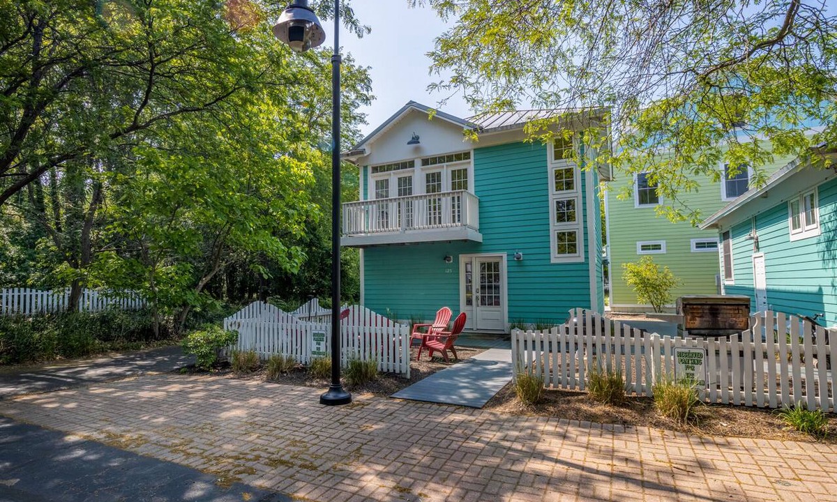 Michigan City House | A perfectly relaxing space for a vacation near the beach