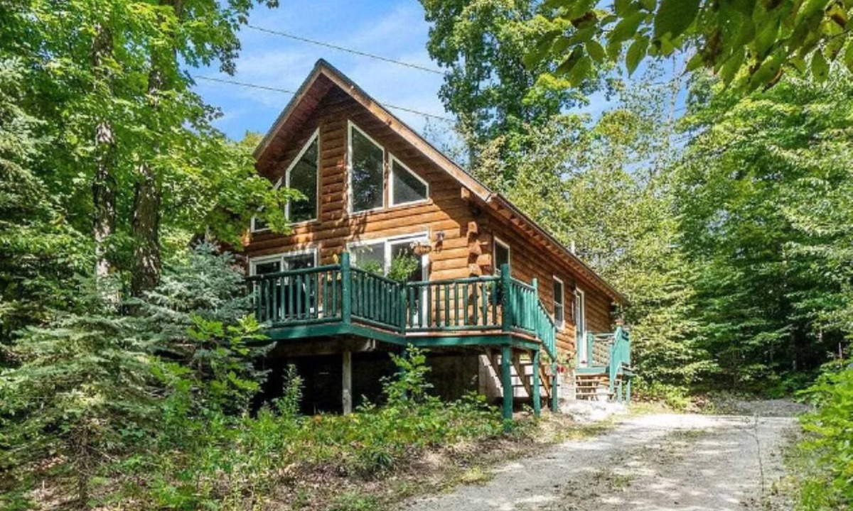 Bellaire Cabin | Alpine Cabin | Log Cabin at Shanty Creek Resort | Ski Access + Solo Stove