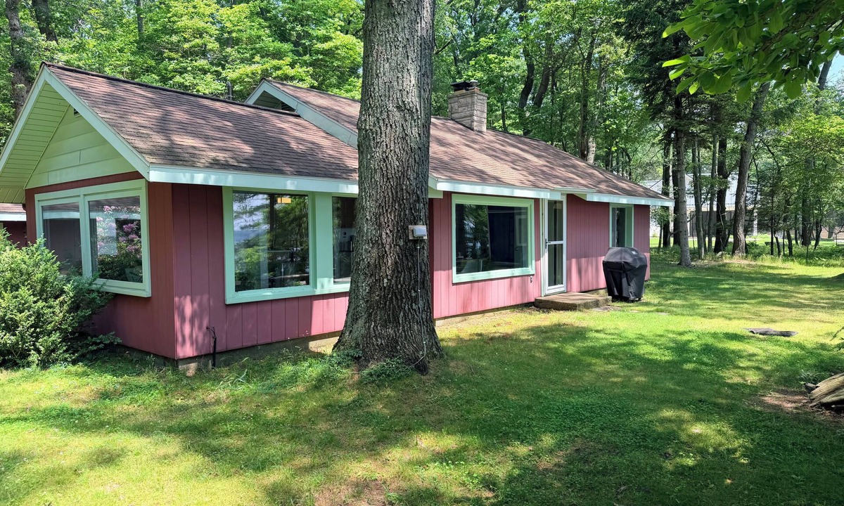 Montague Cabin | Amazing 3-bedroom cabin in charming Montague