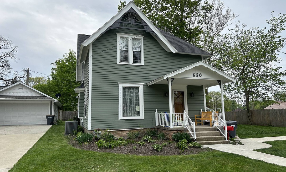 South Haven House | Americana. Large Historic Home. Dogs Welcome. Walk to Downtown and Beach!