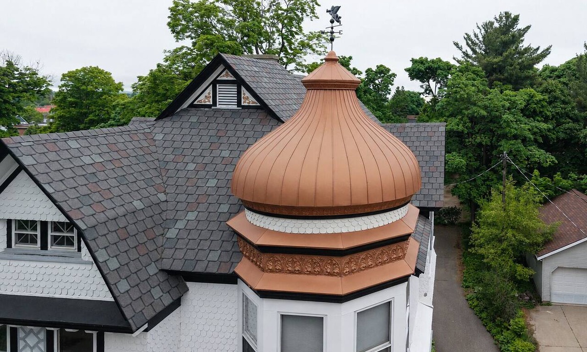 Marquette House | Apt 3 Hewitt Onion Tower attic walk up central Marquette, sauna fitness room