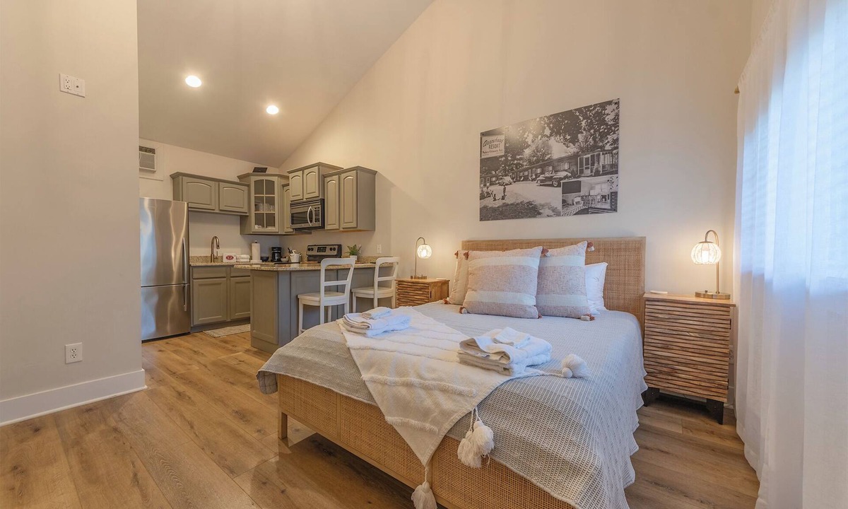 Saugatuck House | Arrowhead #4 - Walking distance to downtown Saugatuck, Updated studio