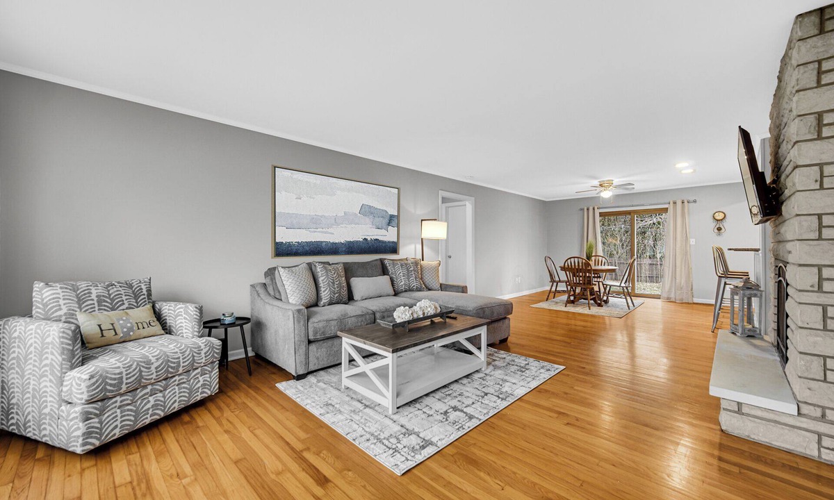 Merrillville House | AVAIL 8/25- Merrillville condo hospitals & shops