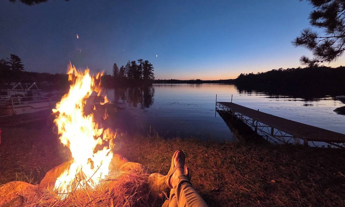 Emily Cabin | Awesome lakefront 3-bedroom cabin with guest cabin. 3 Queen beds + 2 futons.