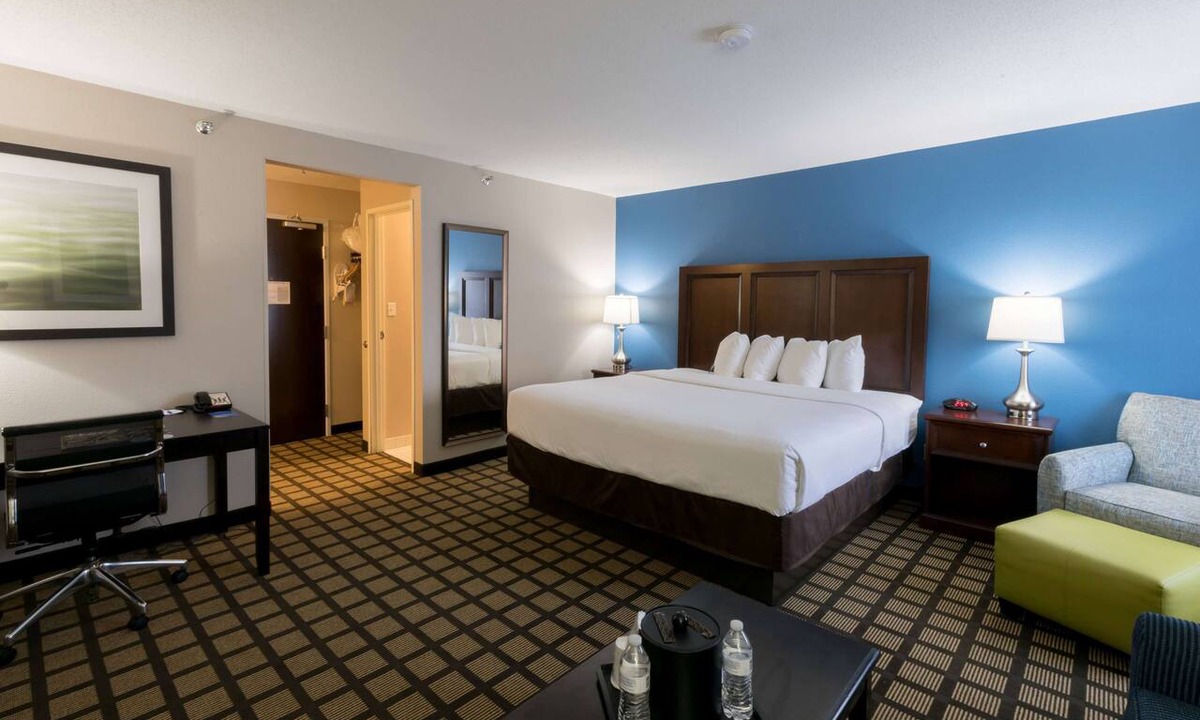 Romulus Hotel | Baymont by Wyndham Detroit Airport/Romulus