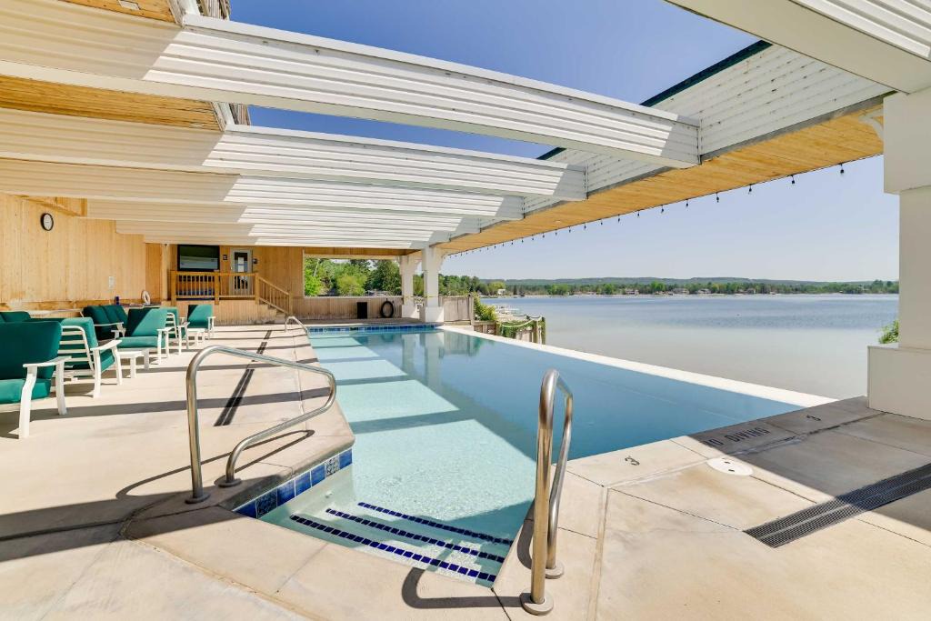 Onekama House | Beachfront Onekama Vacation Rental w/Balcony!