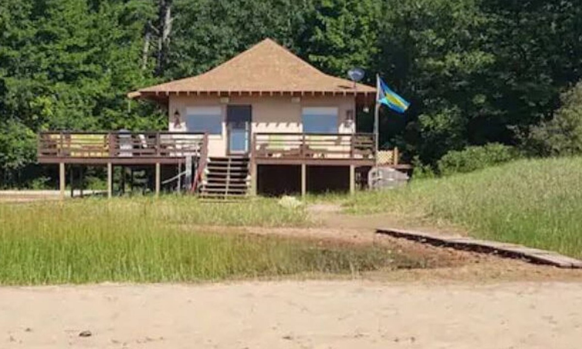 Escanaba House | Beachhouse On Beautiful Sand Beach Near Escanaba
