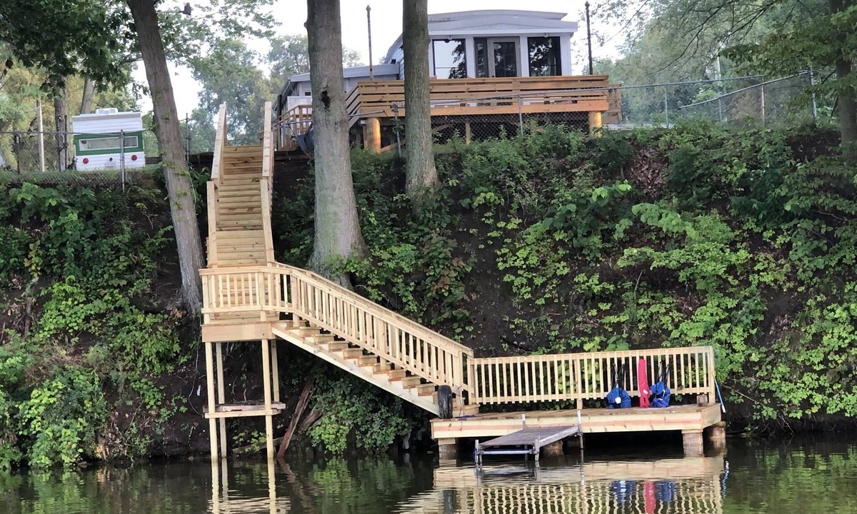 East Leroy House | Beautiful 1BR lake cottage, fenced prop, pet safe. Swimming beach next to home.