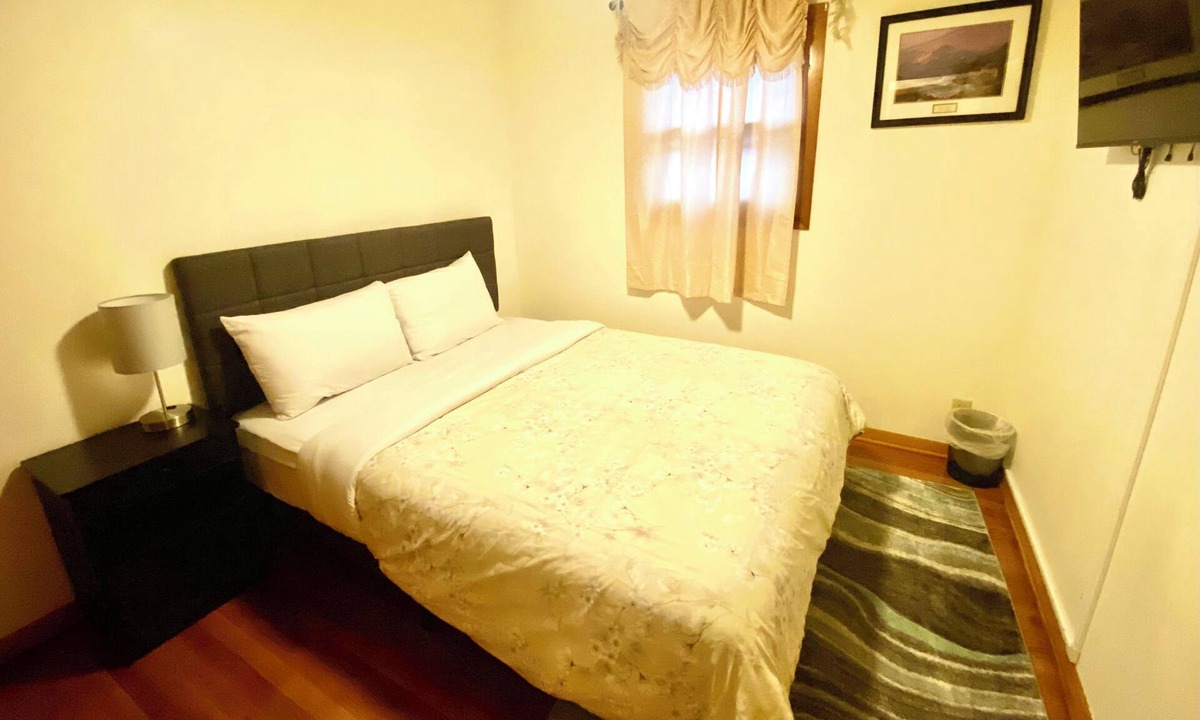 Milwaukee House | Beautiful 3-bedroom house with AC - pool table, mini gym in welcoming Milwaukee