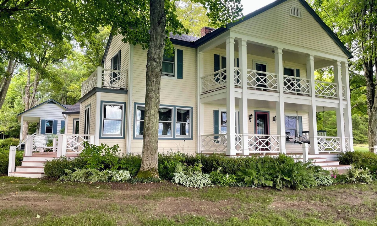 Roaring Brook House | Beautiful and Spacious home in Roaring Brook with views of Little Traverse Bay