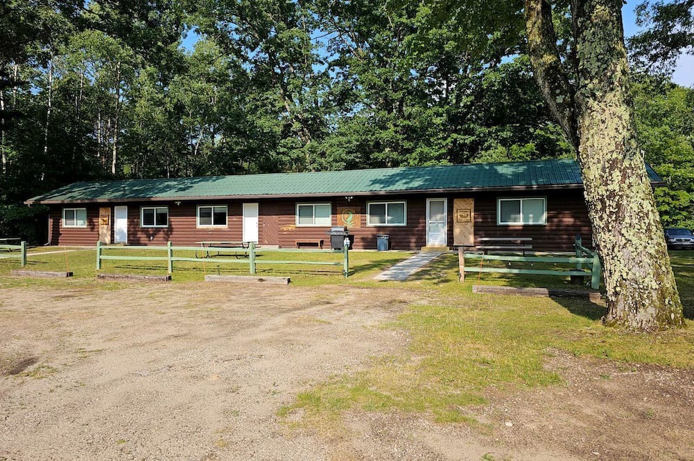 Wellston Cottage | Beautiful Cottage Nestled Amidst Trees in Wellston, Michigan