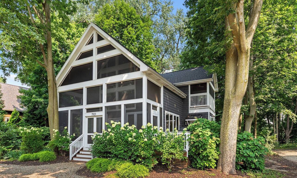 Shorewood-Tower Hills-Harbert House | Beautiful Harbert Home Close to Sandy Lake Michigan Beach!