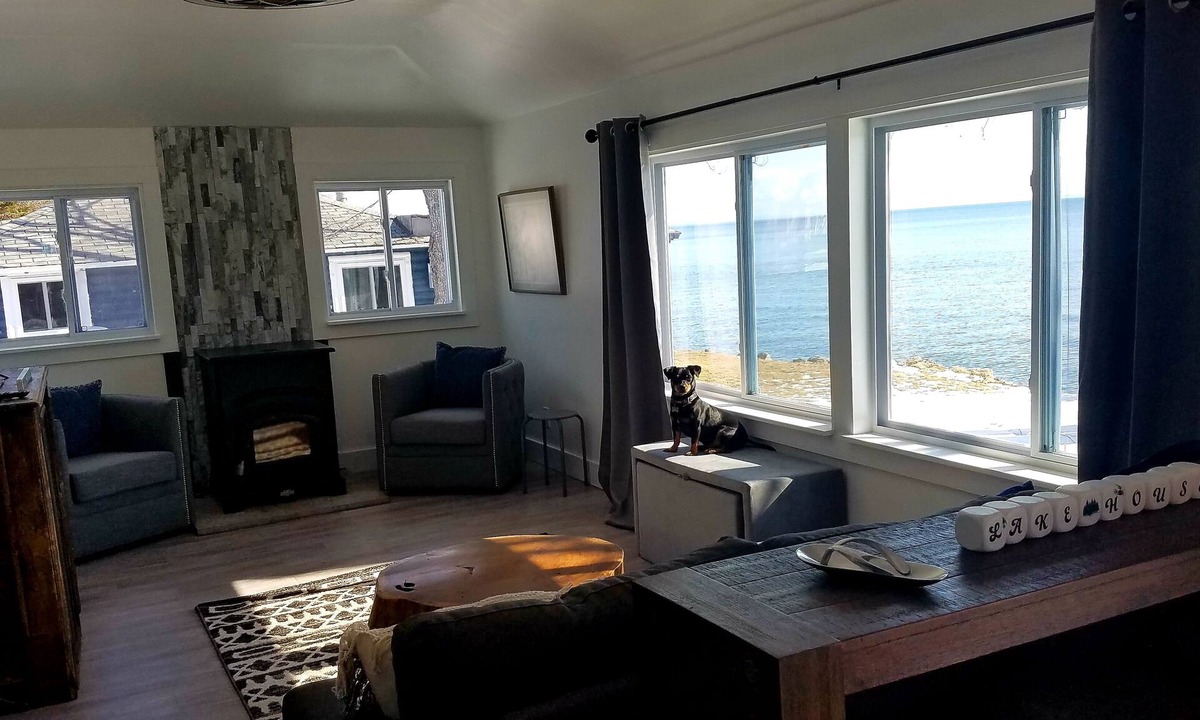 Paradise House | Beautiful year- round home on 255 feet of Lake Superior!